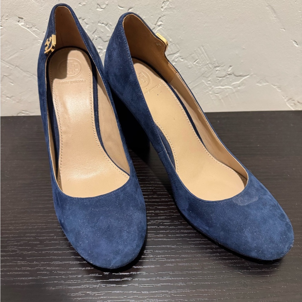 Tory Burch Elizabeth Round Toe Blue Suede Pump